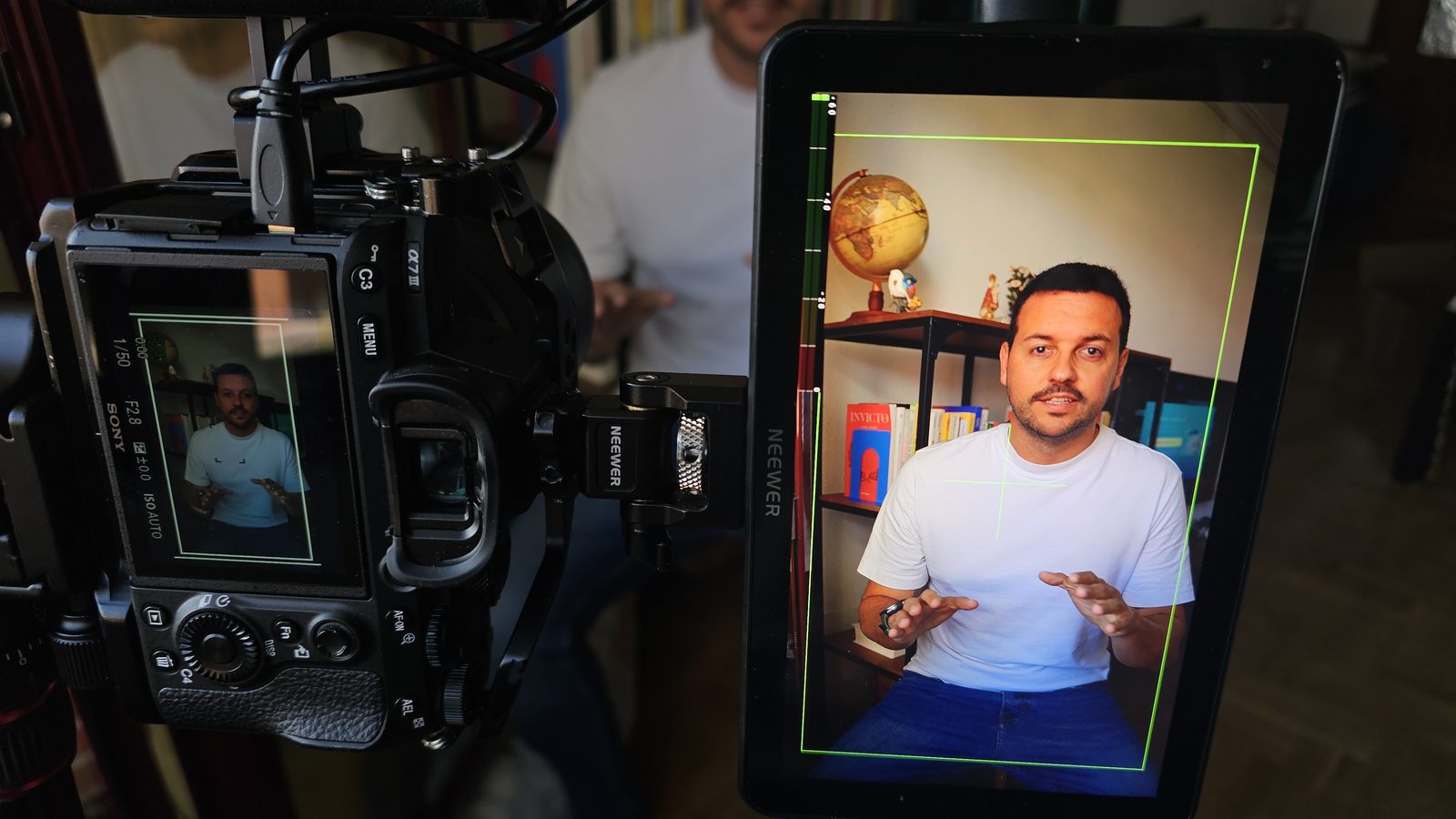 Rubén Candás grabando contenido en su set